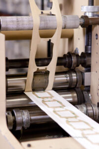 high_speed_kiss_cutting